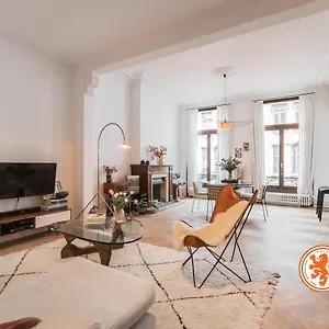 Traditional Chic, High Ceilings' Aircos And Garage , Anvers Belgique